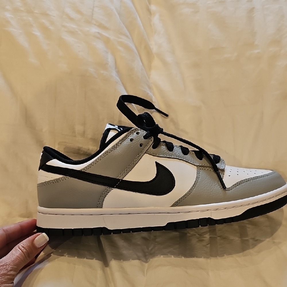 Nike Men's Black and Gray Sneakers